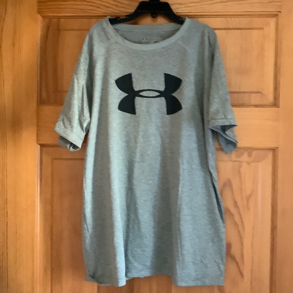 Y XL under armour t shirt